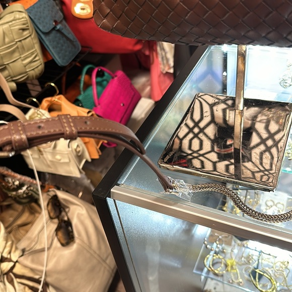 Chocolate handheld Handbag or shoulder strap can also be worn as a crossbody - Picture 5 of 12